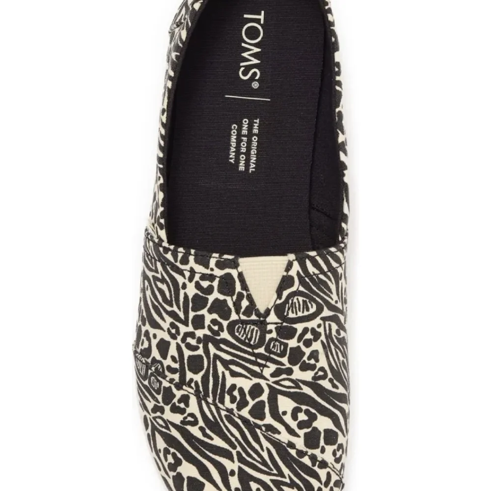 Toms Alpargata Slip-On cushioned footbed and lightweight sole size 7.5 W